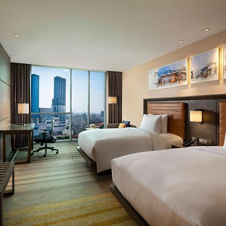 Doubletree By Hilton Surabaya Hotel Buitenkant foto