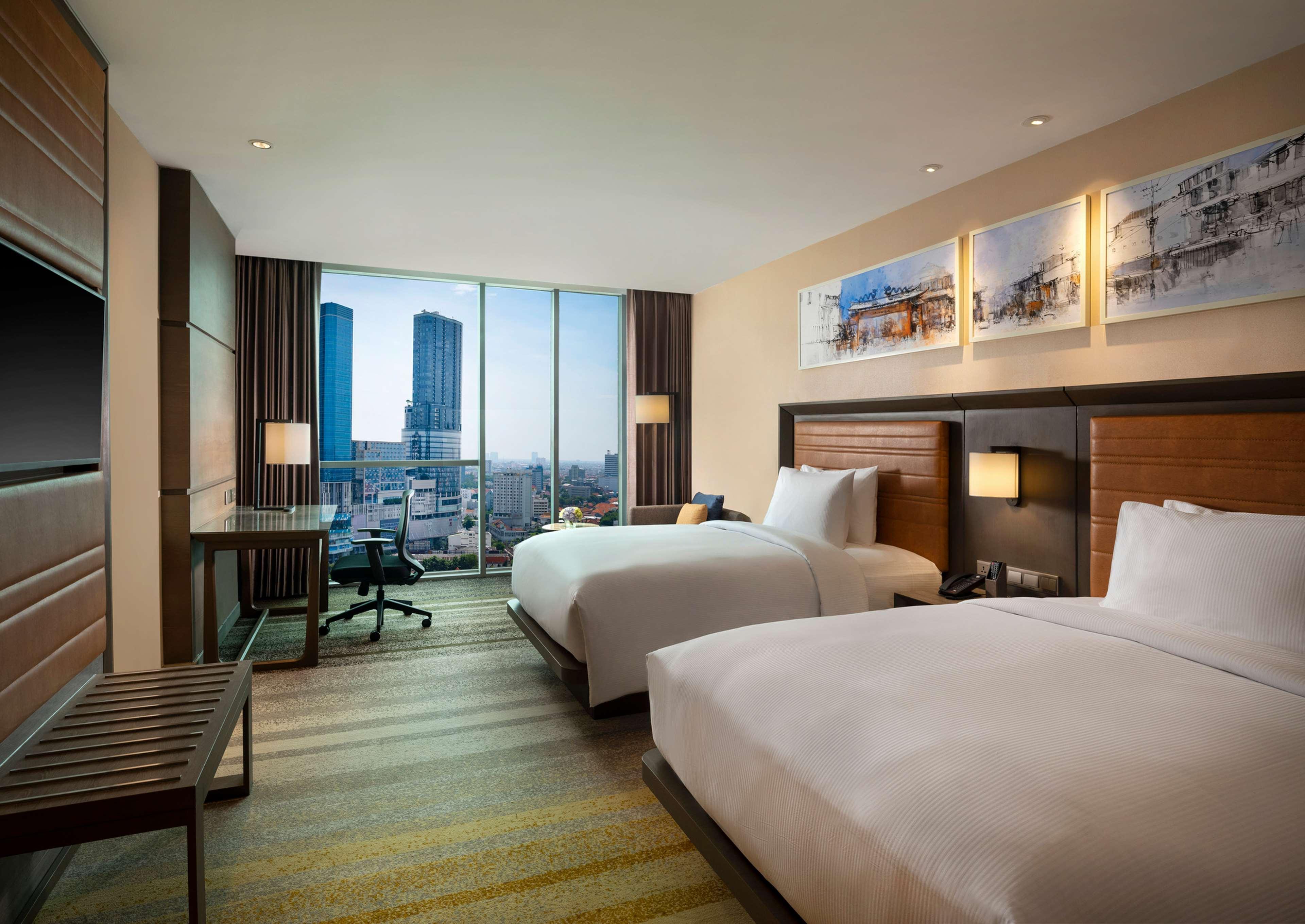 Doubletree By Hilton Surabaya Hotel Buitenkant foto