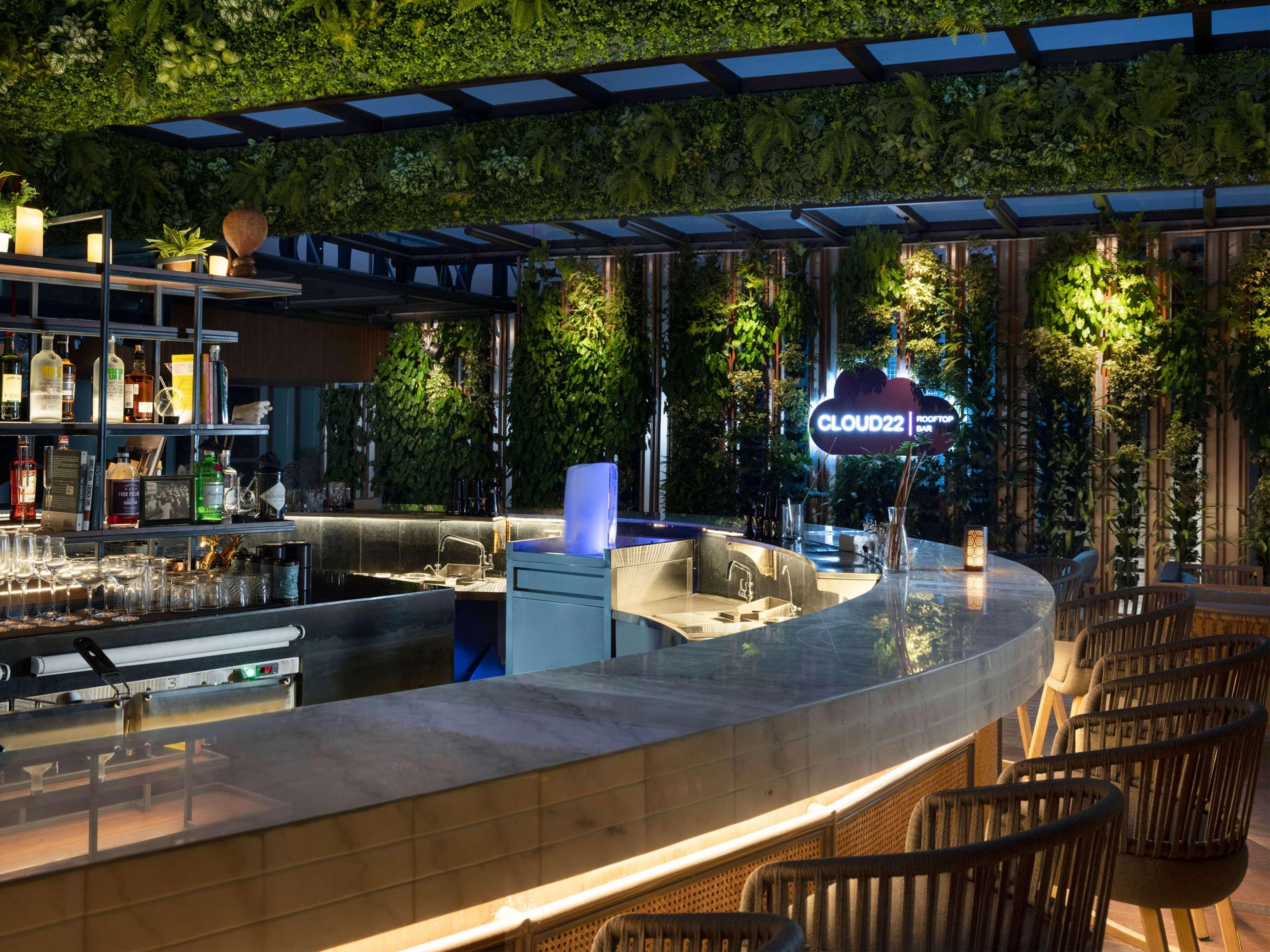Doubletree By Hilton Surabaya Hotel Buitenkant foto