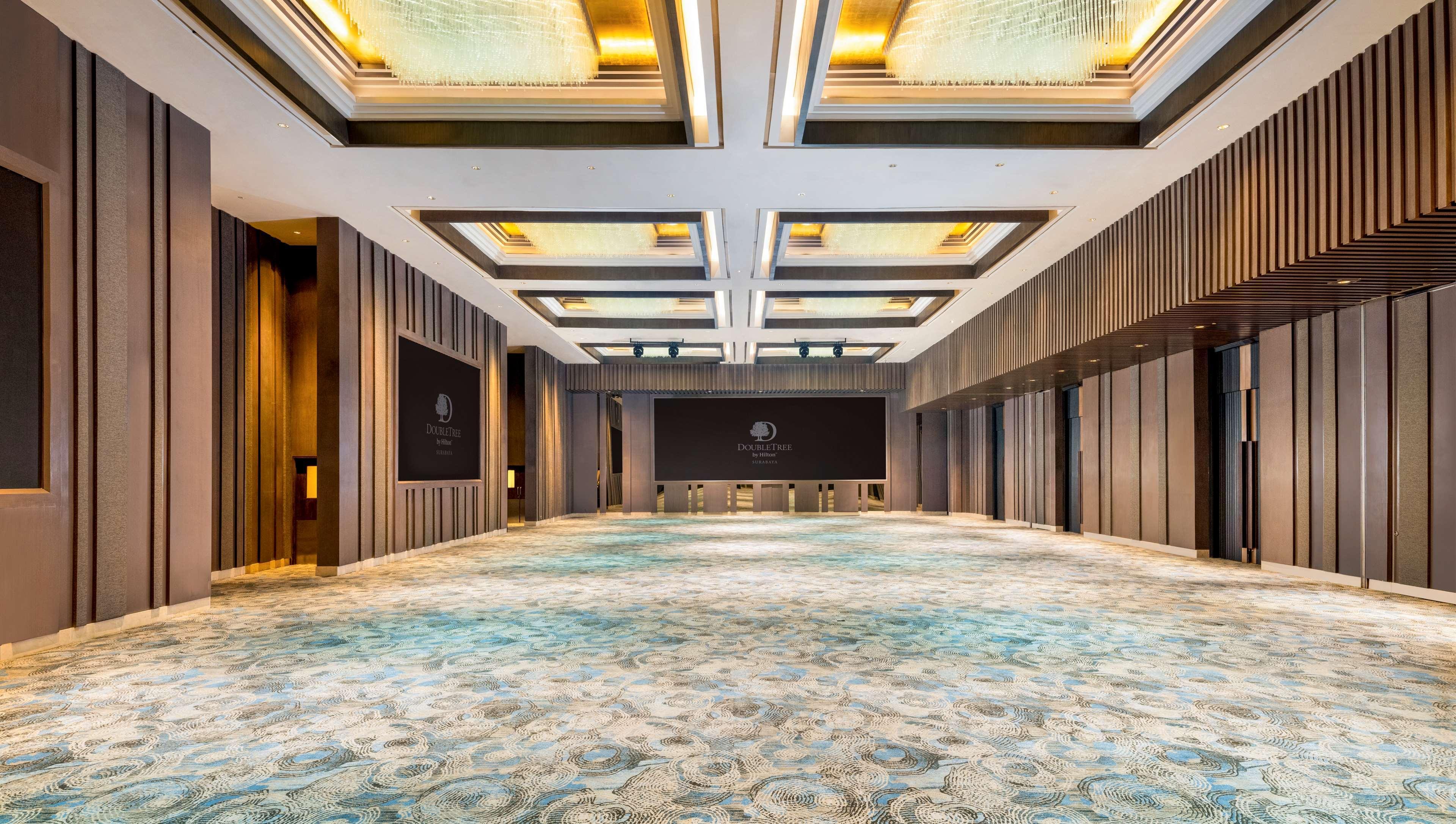 Doubletree By Hilton Surabaya Hotel Buitenkant foto