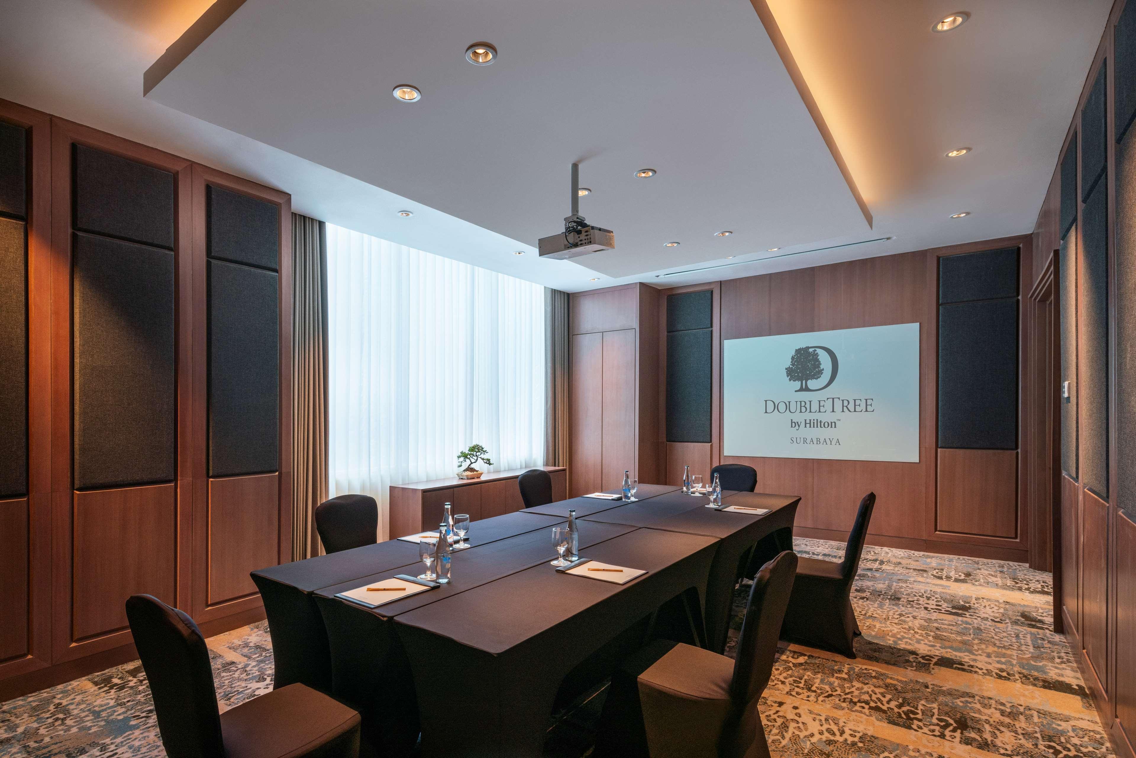 Doubletree By Hilton Surabaya Hotel Buitenkant foto