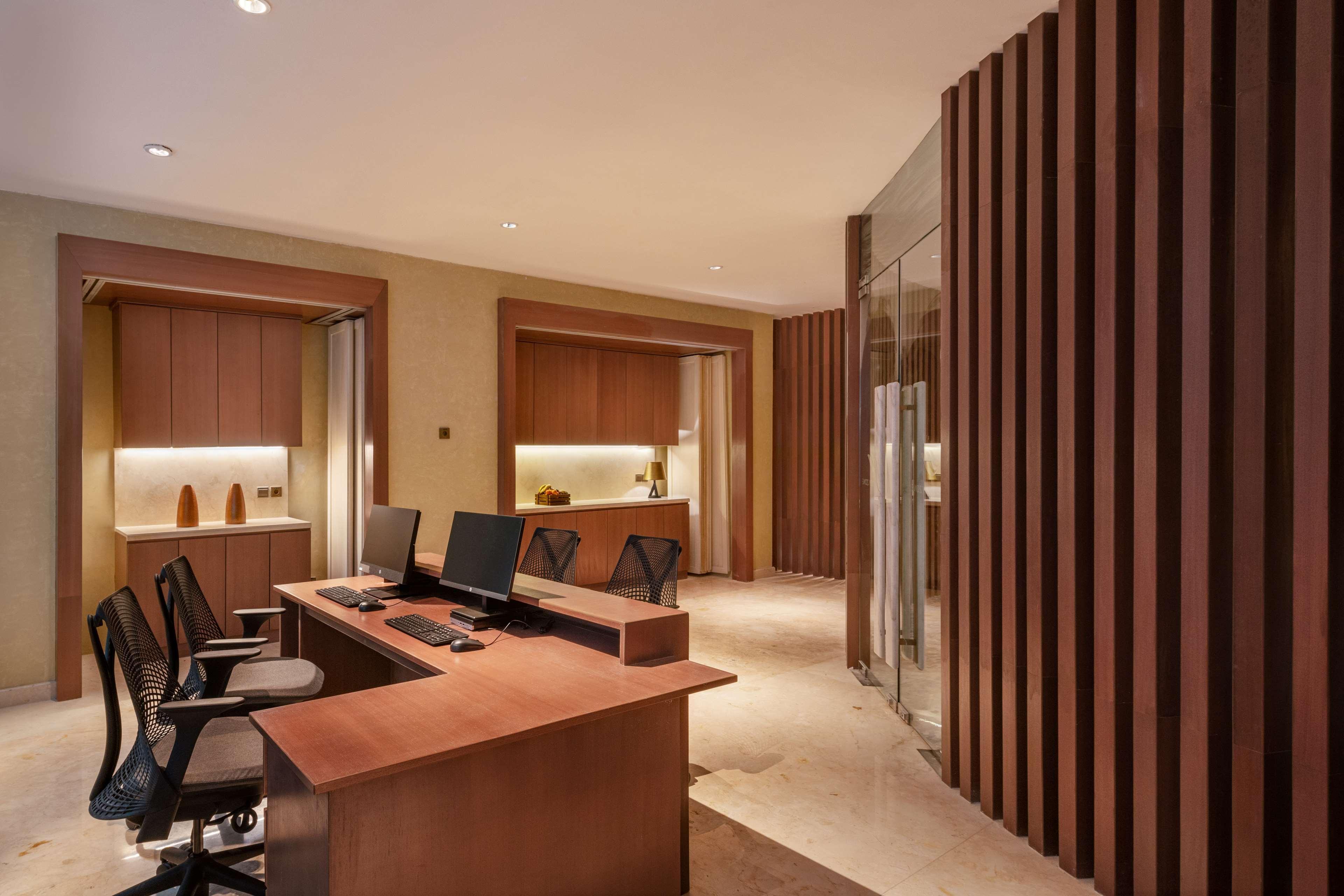 Doubletree By Hilton Surabaya Hotel Buitenkant foto
