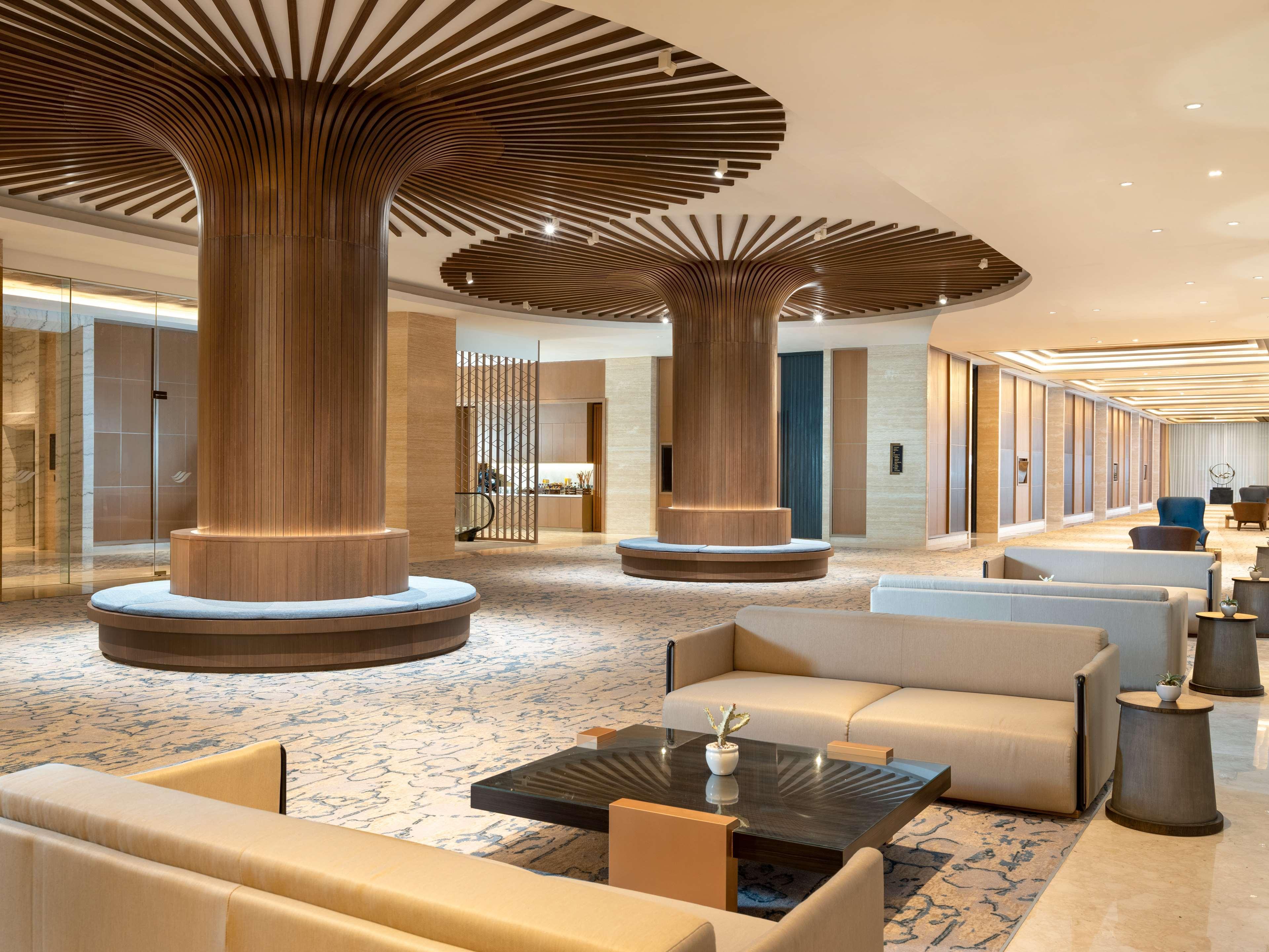 Doubletree By Hilton Surabaya Hotel Buitenkant foto