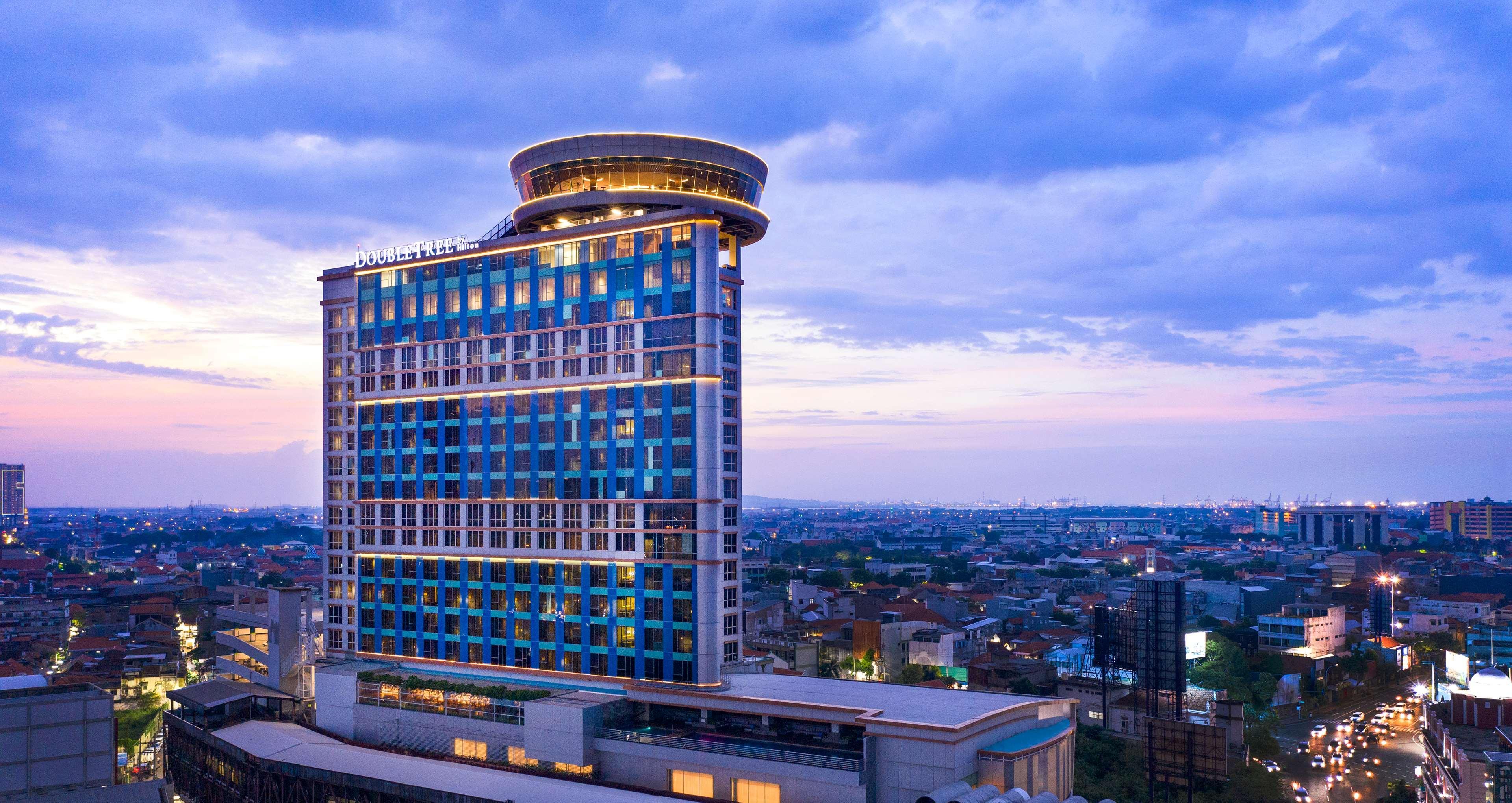 Doubletree By Hilton Surabaya Hotel Buitenkant foto