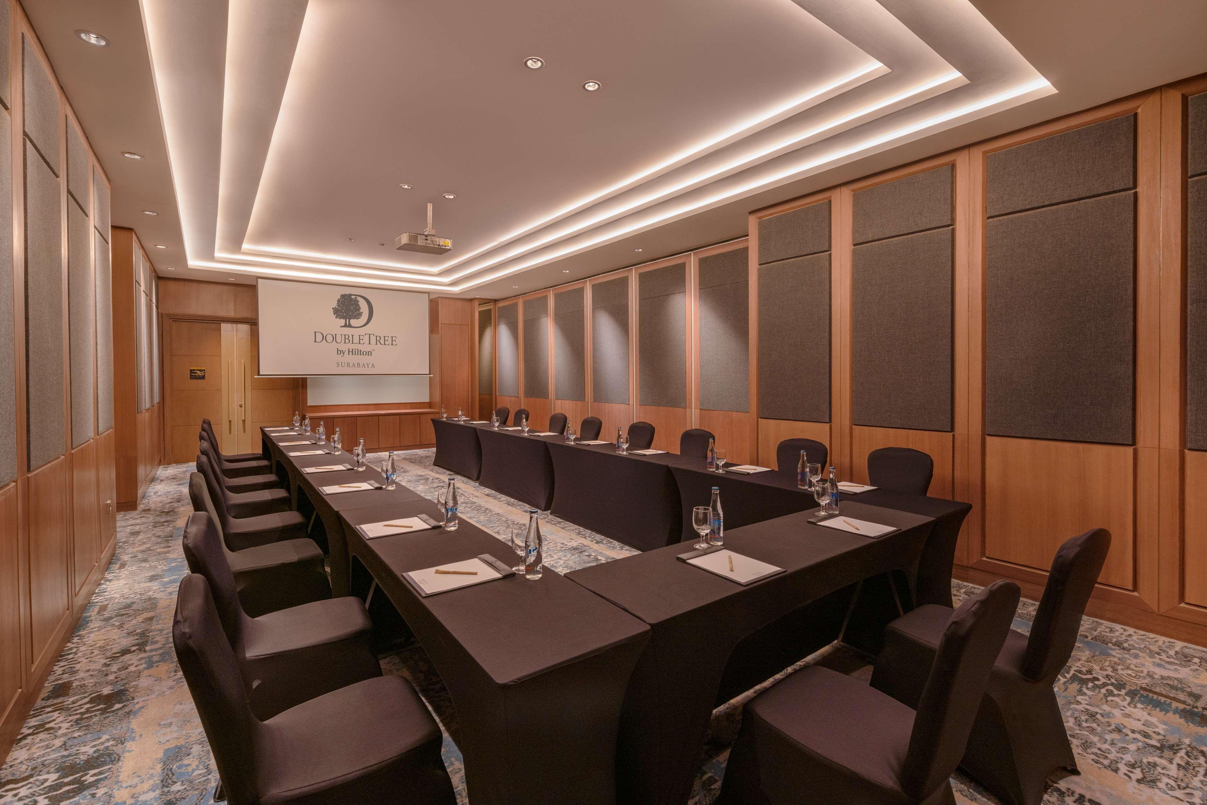 Doubletree By Hilton Surabaya Hotel Buitenkant foto