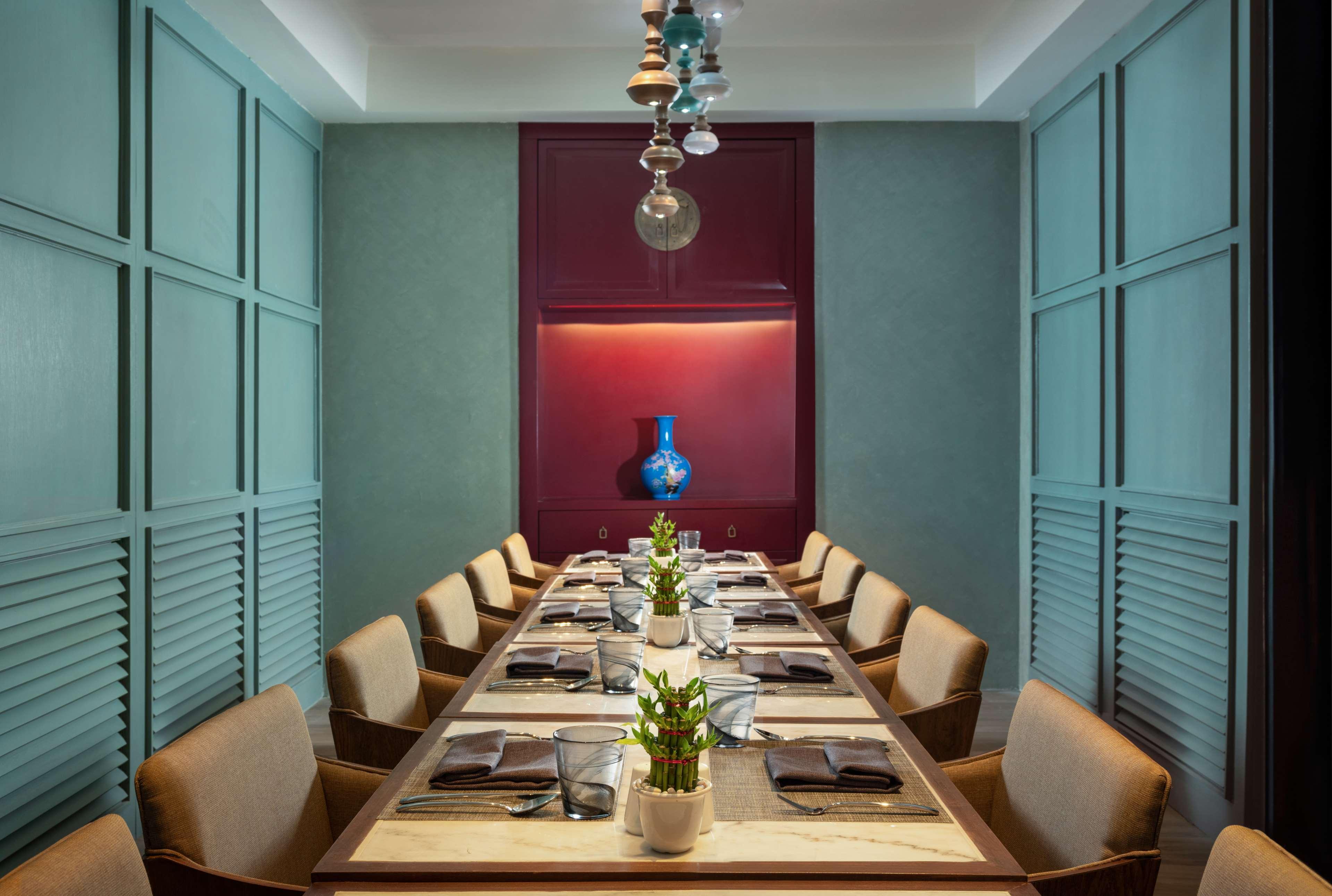 Doubletree By Hilton Surabaya Hotel Buitenkant foto