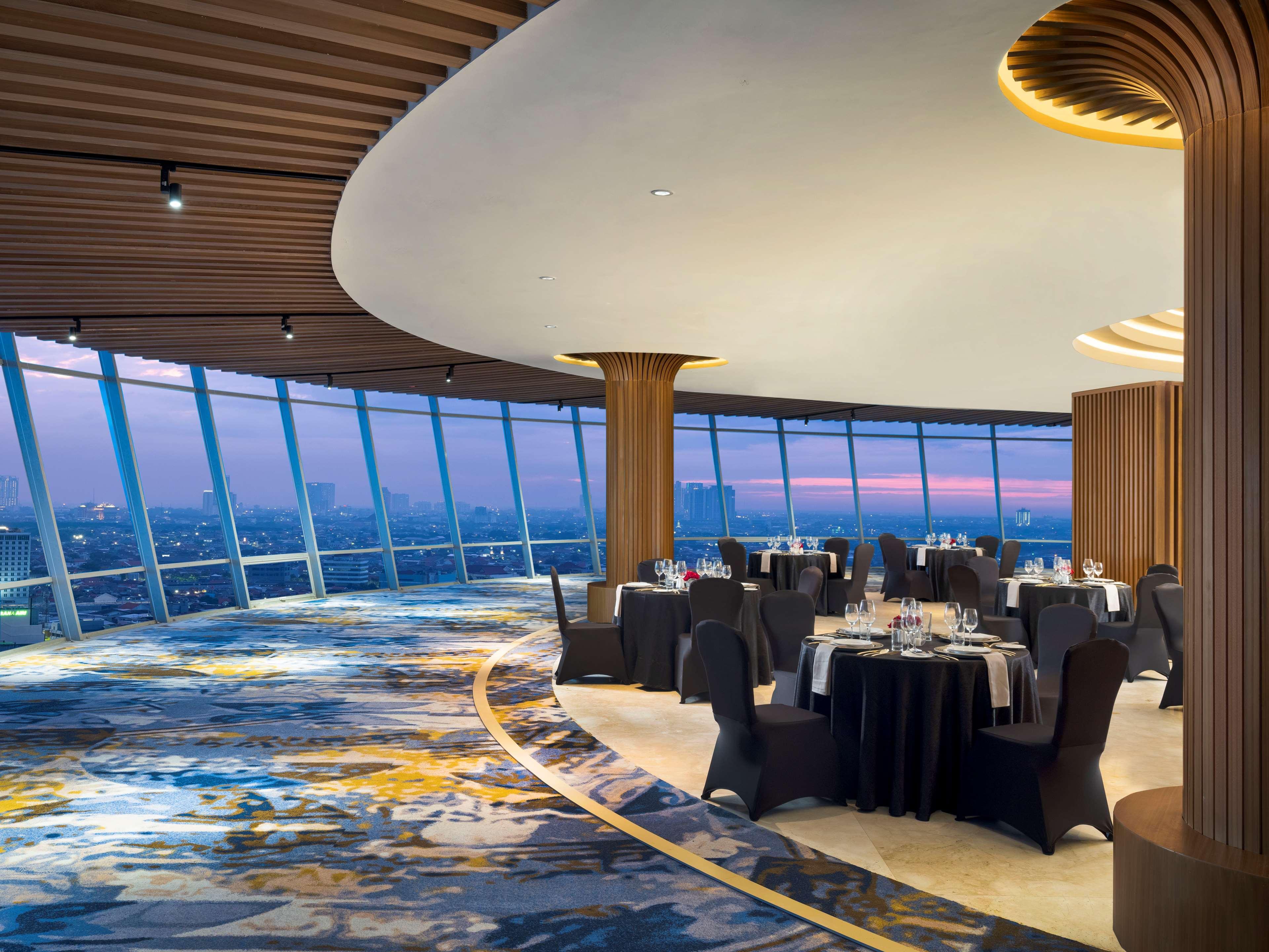Doubletree By Hilton Surabaya Hotel Buitenkant foto