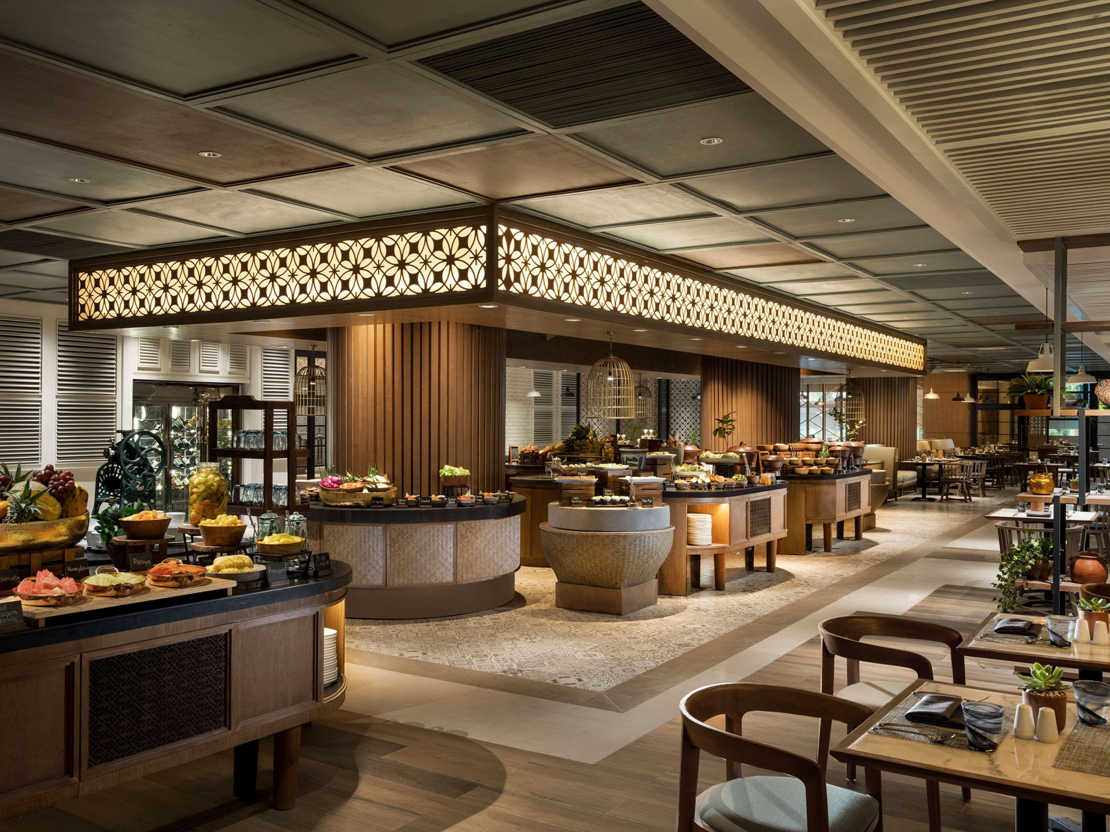 Doubletree By Hilton Surabaya Hotel Buitenkant foto