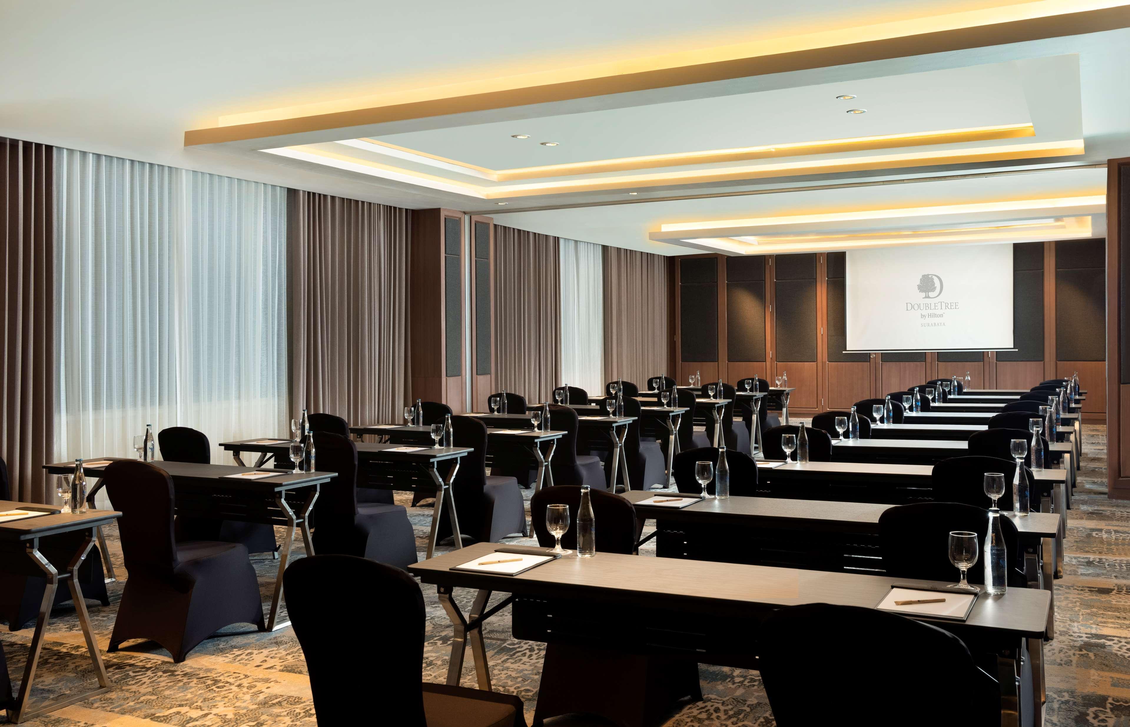Doubletree By Hilton Surabaya Hotel Buitenkant foto
