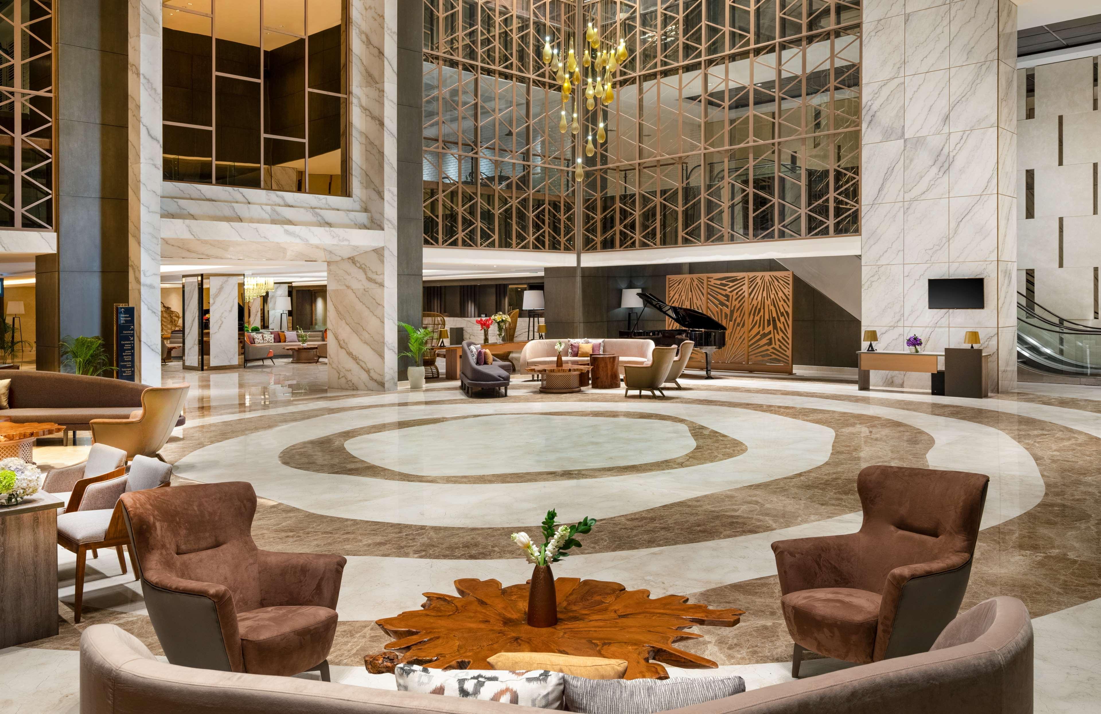 Doubletree By Hilton Surabaya Hotel Buitenkant foto
