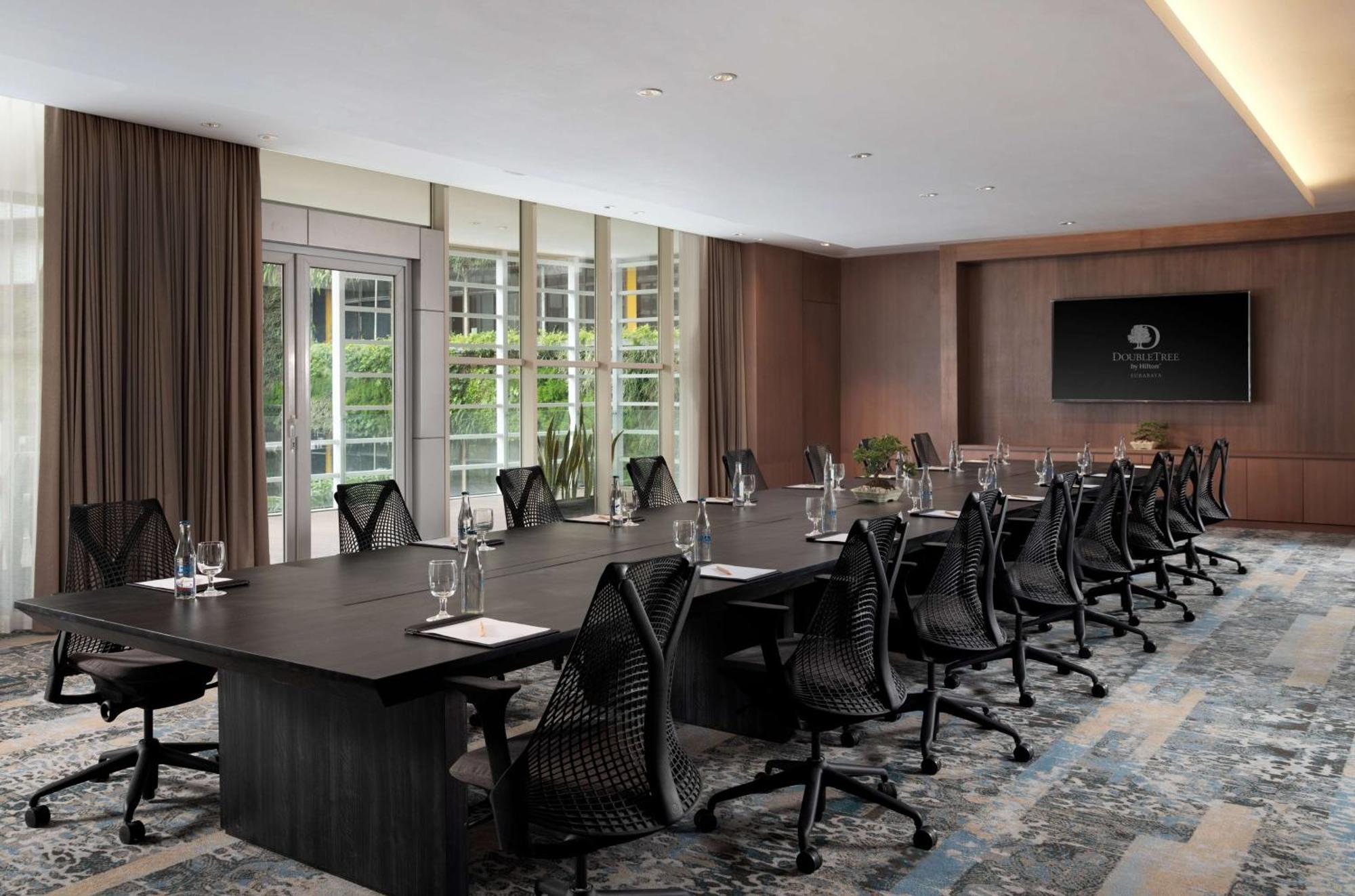 Doubletree By Hilton Surabaya Hotel Buitenkant foto