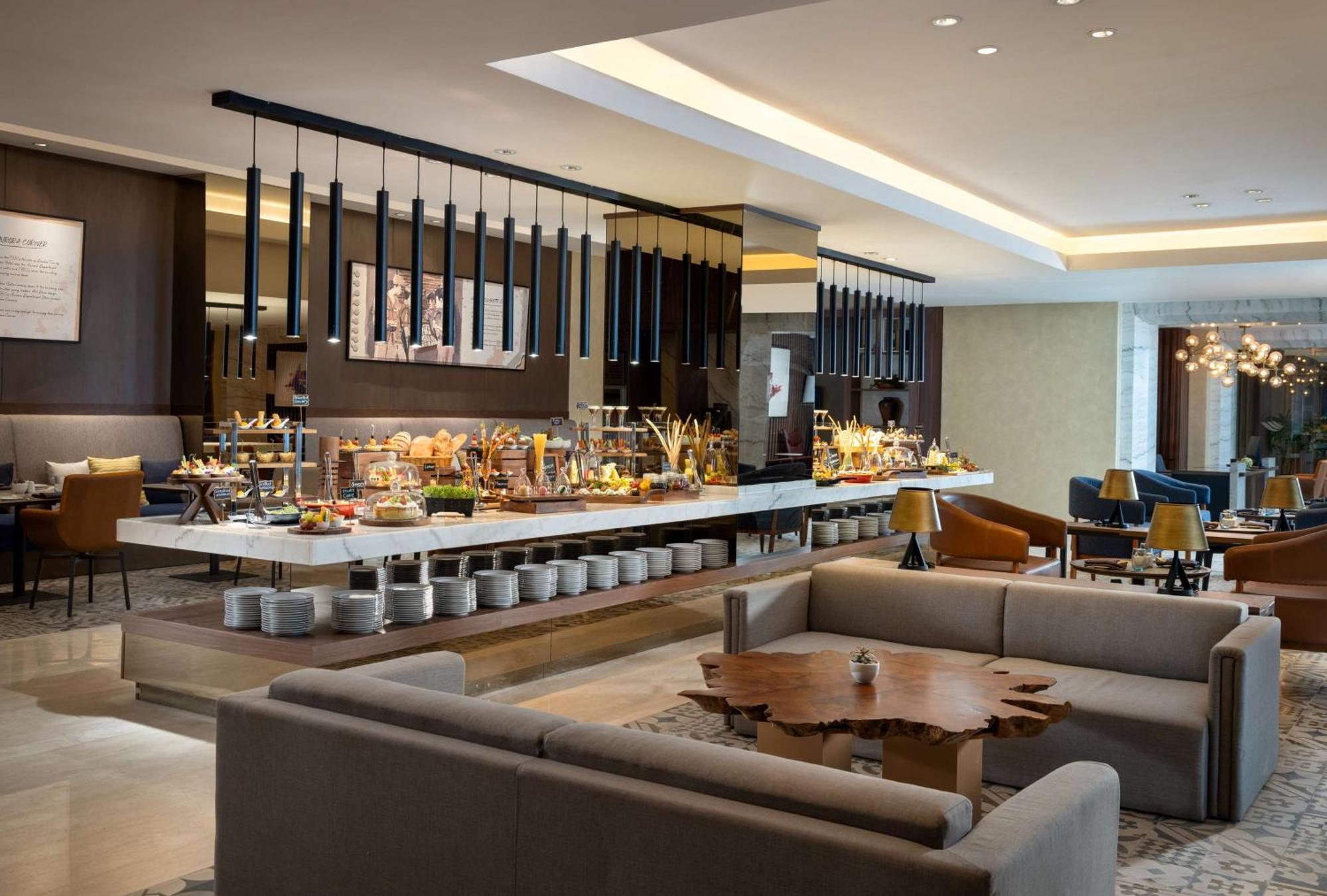 Doubletree By Hilton Surabaya Hotel Buitenkant foto