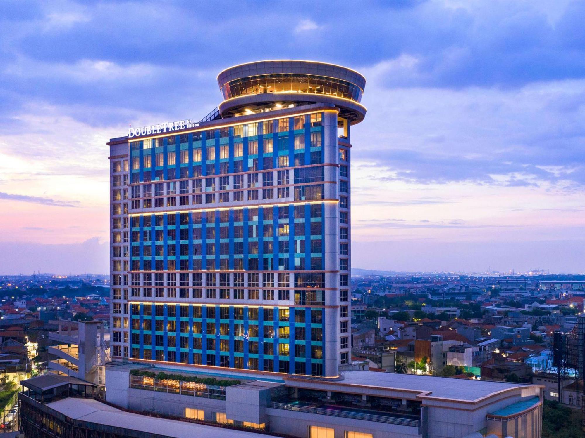 Doubletree By Hilton Surabaya Hotel Buitenkant foto